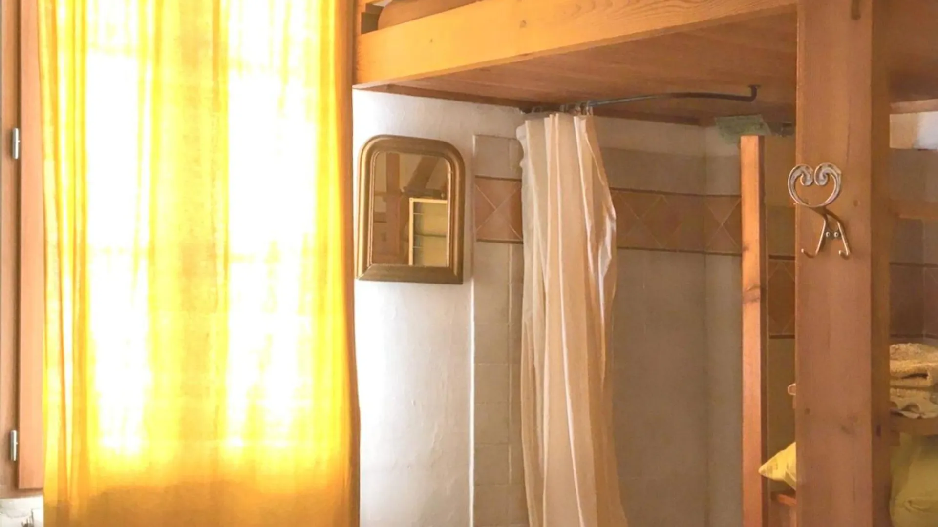 Holiday home Maison Charmante Pres D'Avignon Avec Terrasse France