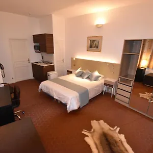 A L'ombre Du Palais Apartment